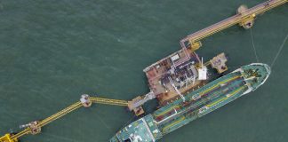 apsez-and-bpcl-to-build-indias-first-lng-bunkering-hub