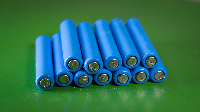 China Advances Iron-Based Battery Technology to Challenge Lithium Dominance