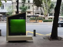 India Installs First “Liquid Tree” to Combat Urban Pollution